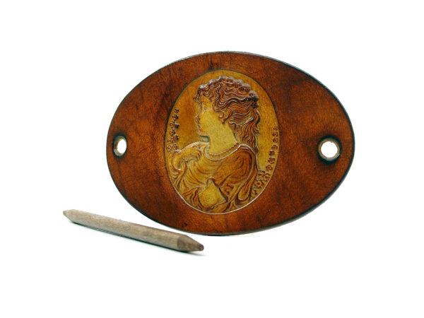 Vickys World Leder Haarspange - OX Antique Cameo Sieglinde