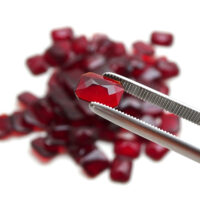Schmuckstein - Cabochon Achteck facettiert - 10x13 mm - Rot - Rubinfarben