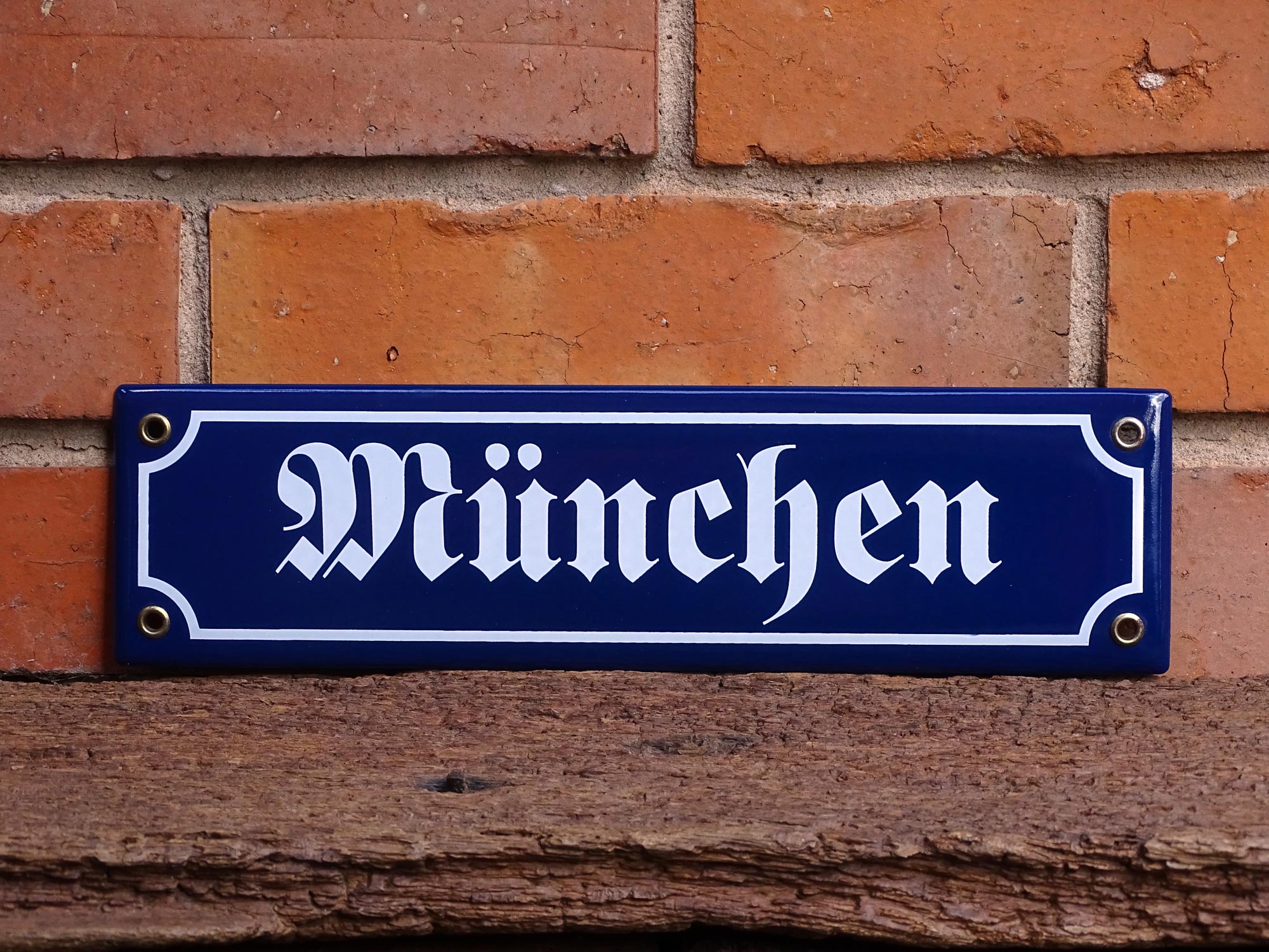 Strassenschild Münchner Freiheit 40x8 cm München Souvenir Email Strassen  Schild Emaille, Straßenschilder Emaille, Emaille Schilder, Schilder